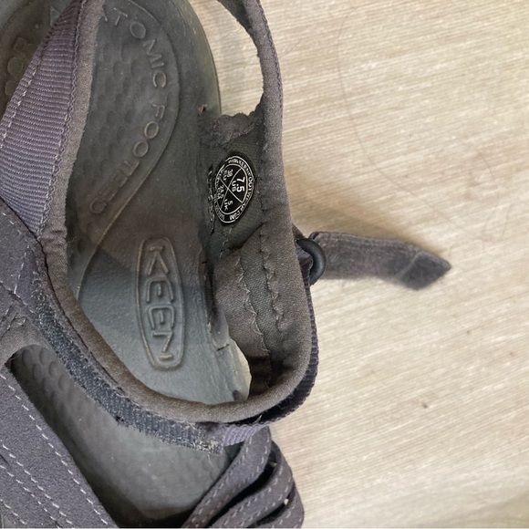 KEEN Sz 7.5 Rose Rubber Toe Cap Sole Multiple Straps Velcro Closure Sandals - Picture 4 of 9